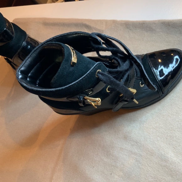 Baskets compensées Michael Kors noires et dorées / bottines à lacets / bottines - Picture 9 of 9